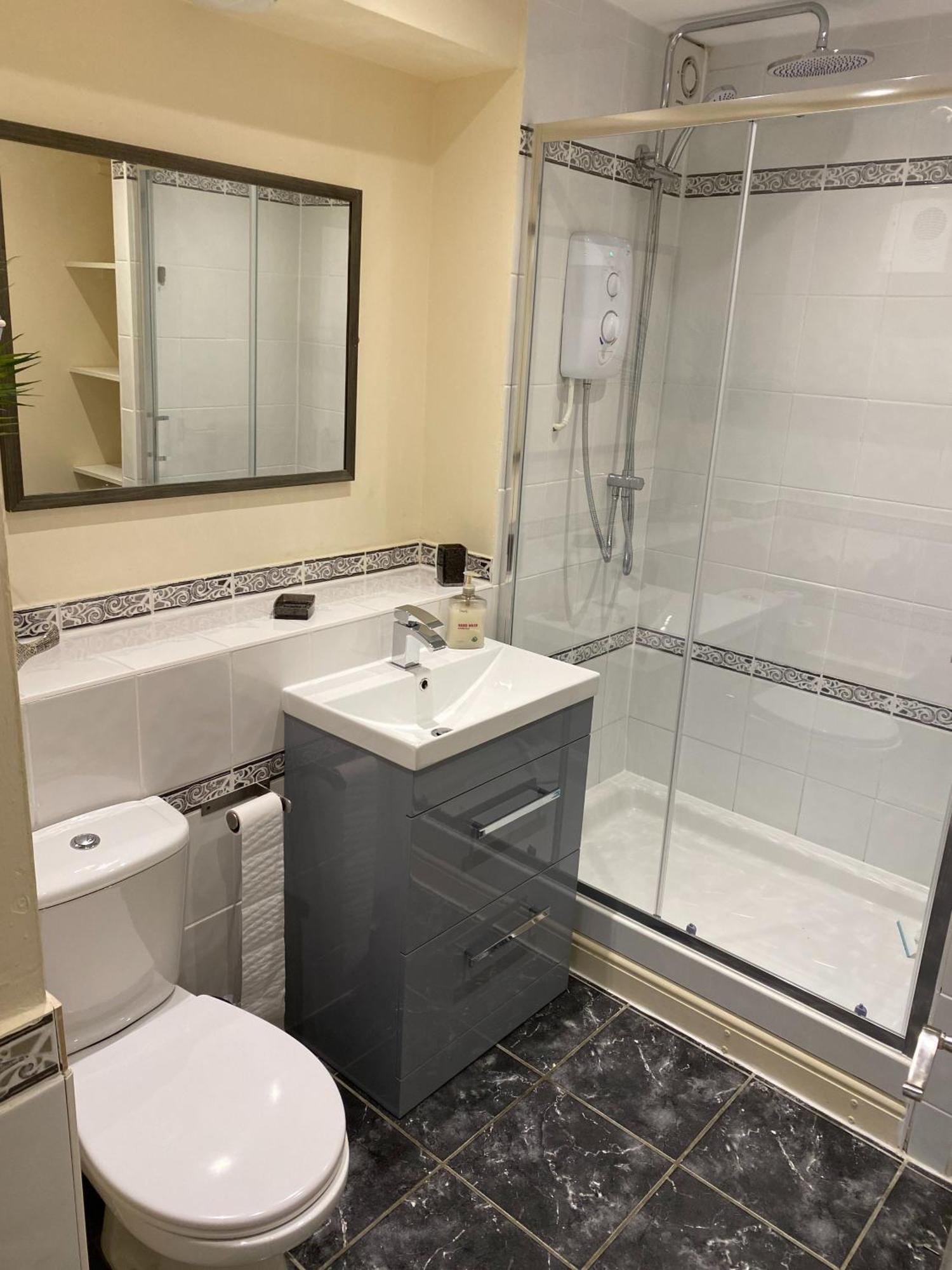 River Courtyard Apartment In The Heart Of Stneots سانت نيوتس المظهر الخارجي الصورة
