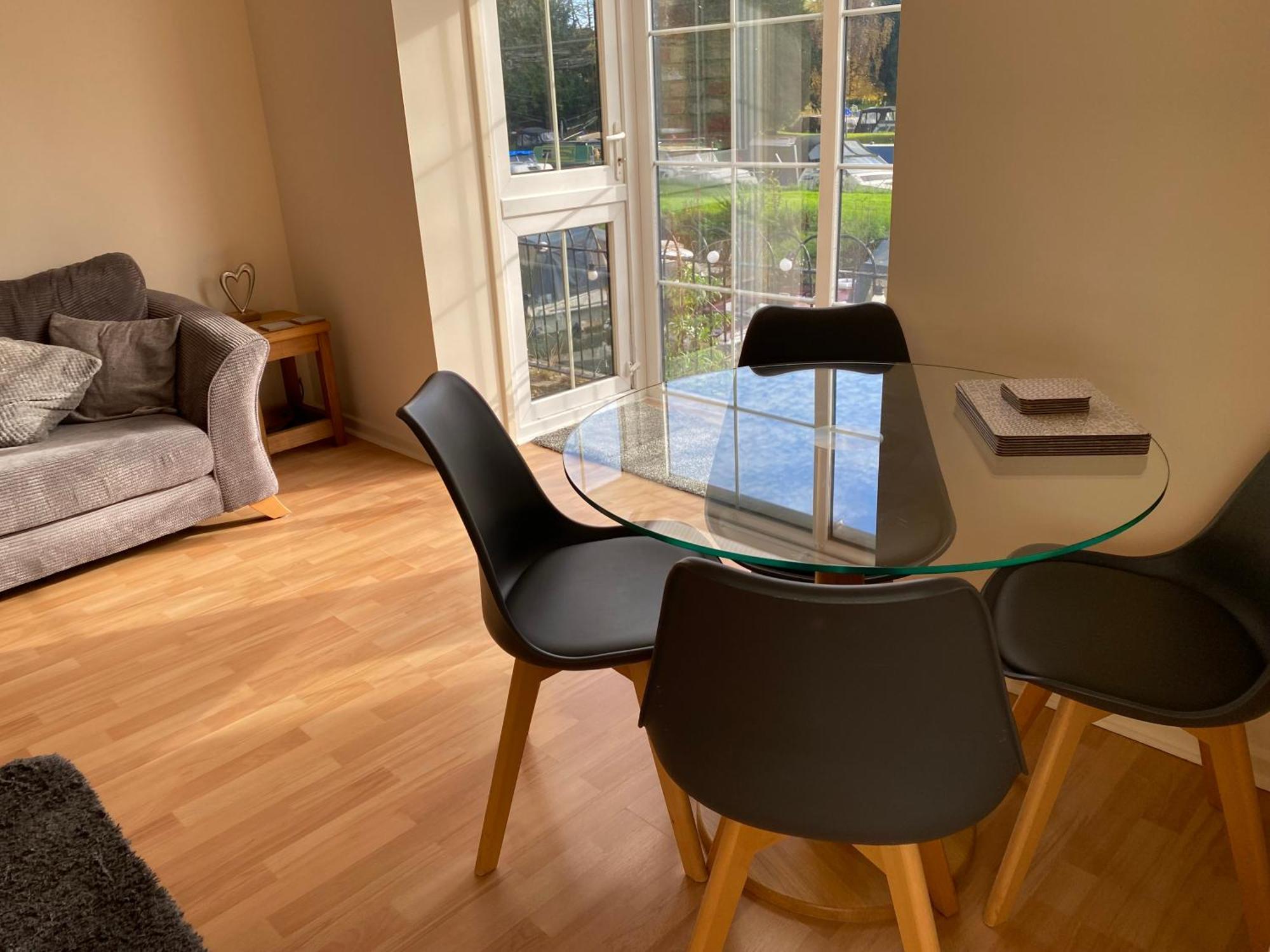River Courtyard Apartment In The Heart Of Stneots سانت نيوتس المظهر الخارجي الصورة