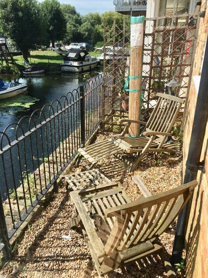 River Courtyard Apartment In The Heart Of Stneots سانت نيوتس المظهر الخارجي الصورة