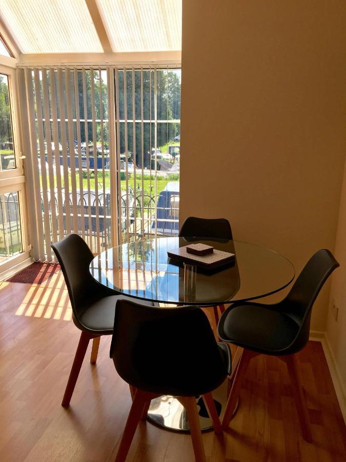 River Courtyard Apartment In The Heart Of Stneots سانت نيوتس المظهر الخارجي الصورة