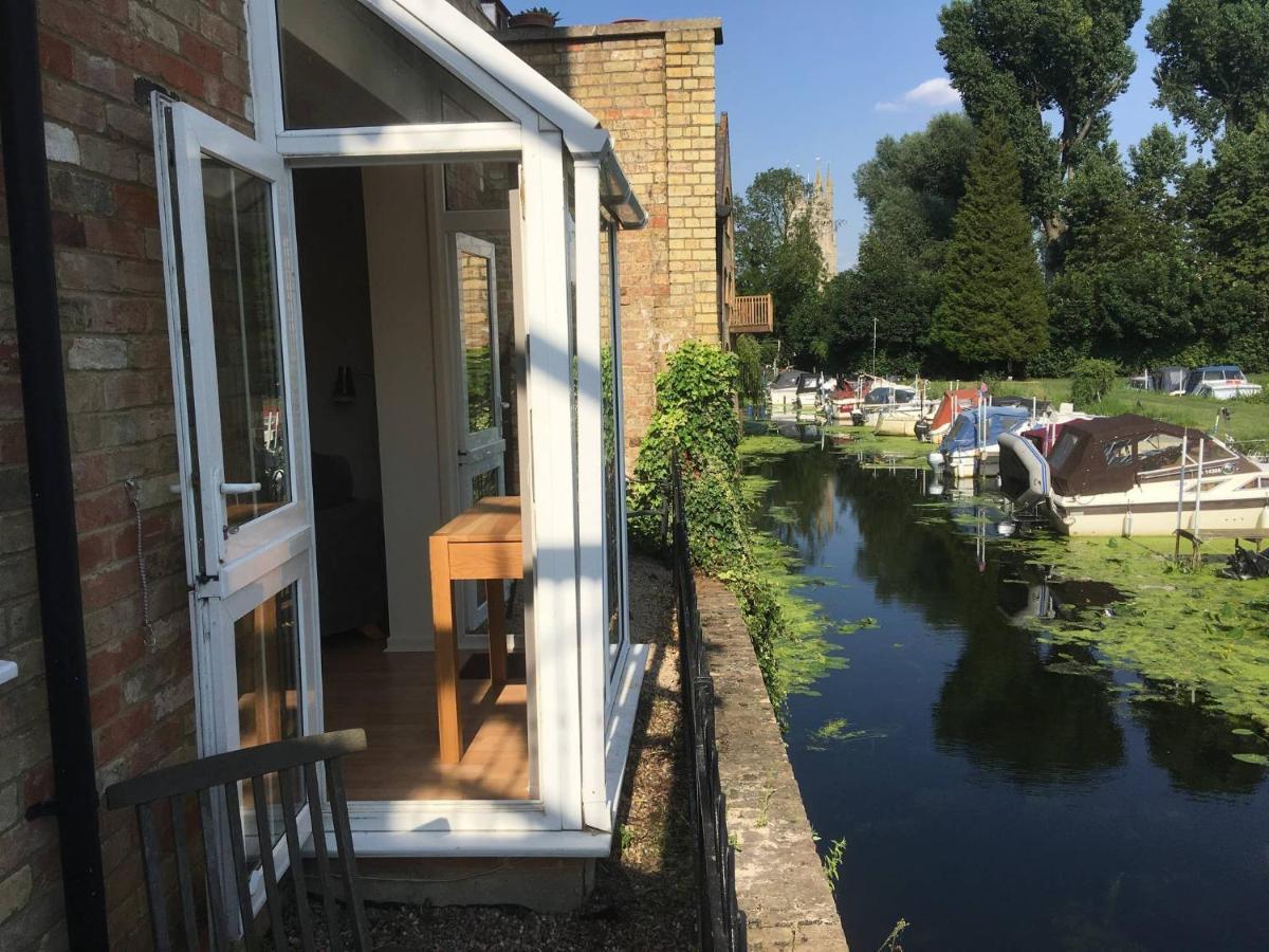 River Courtyard Apartment In The Heart Of Stneots سانت نيوتس المظهر الخارجي الصورة